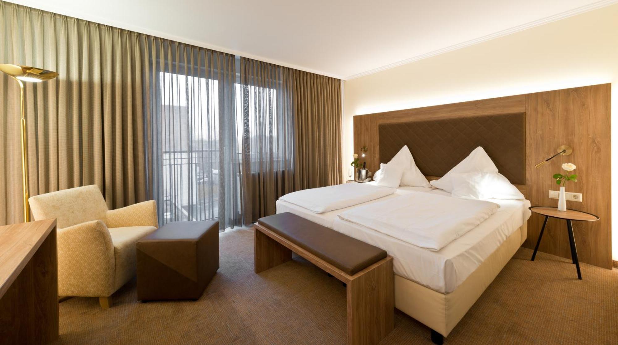 Zimmer mit Kingsize-Bett